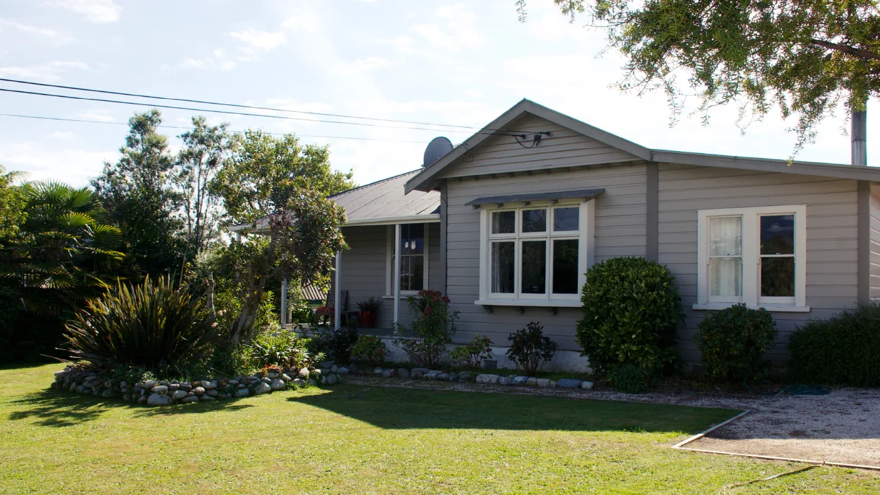 SOC_Refinancing home and job loss story_V1-R1_1280x720_02.jpg