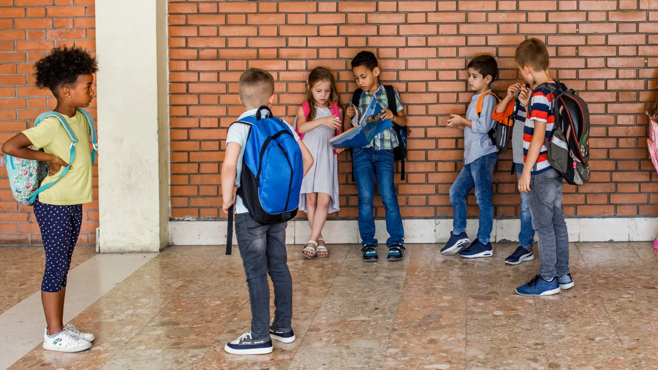 SOC_5 ways to save on back-to-school shopping_V2-R2_1280x720_03.jpg