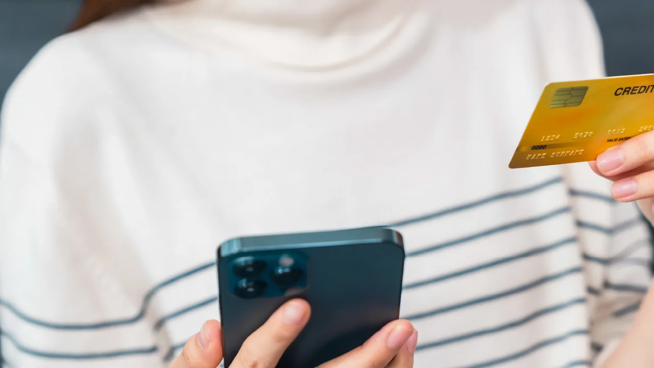 SOC_Are you in control of your credit cards or are they controlling you_V3-R3_1280x720_02.jpg