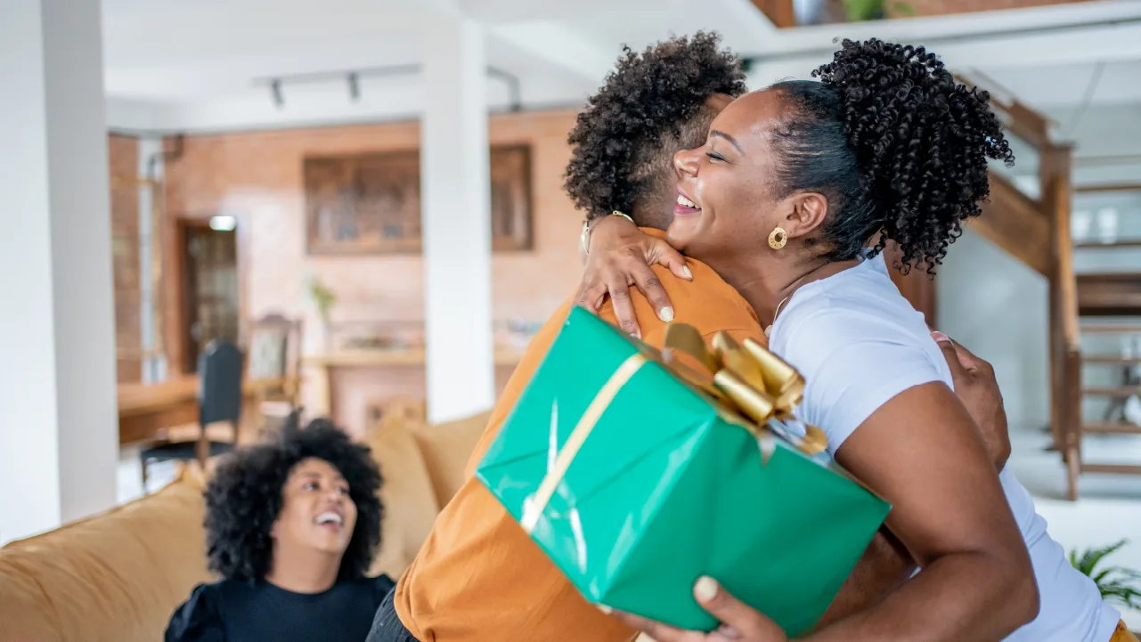 SOC_DIY gift ideas for the holidays_V1-R1_1280x720_03.png