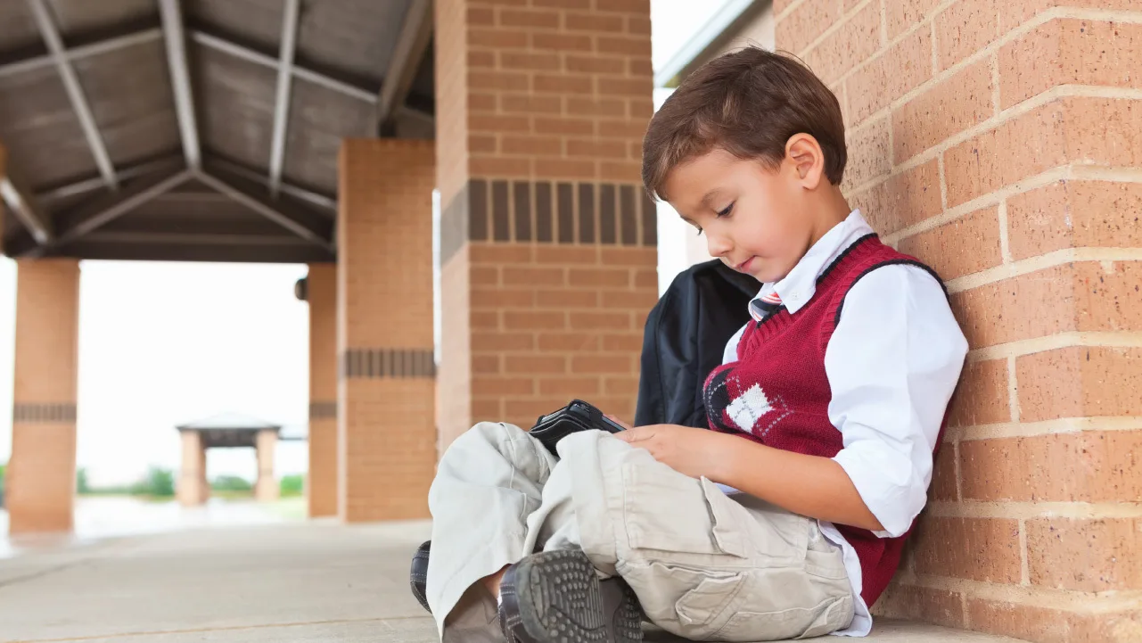 SOC_5 ways to save on back-to-school shopping_V2-R2_1280x720_04.jpg