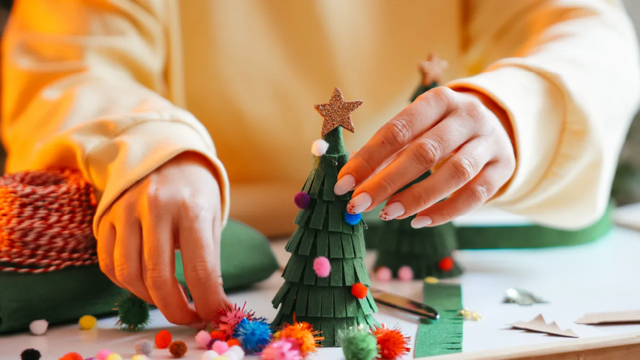 SOC_DIY gift ideas for the holidays_V1-R1_1280x720_01.png