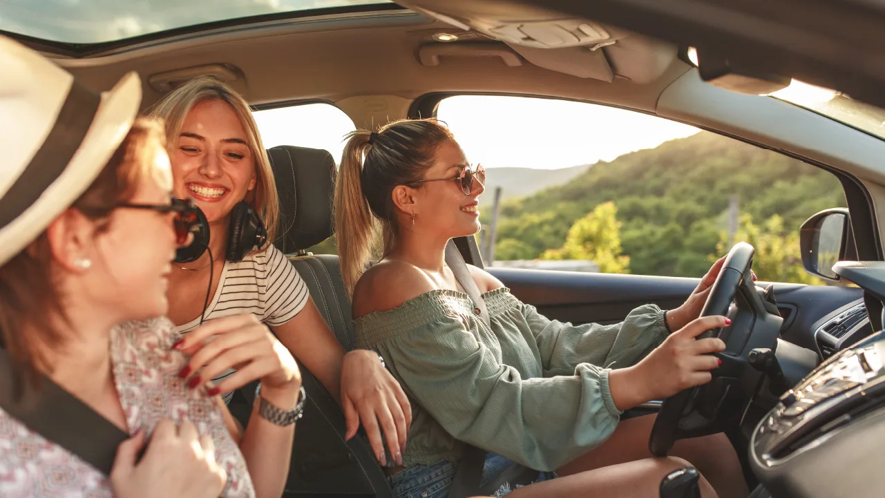 SOC_5 Ways to budget for a wedding as a guest_V4-R1_1280x720_02.jpg