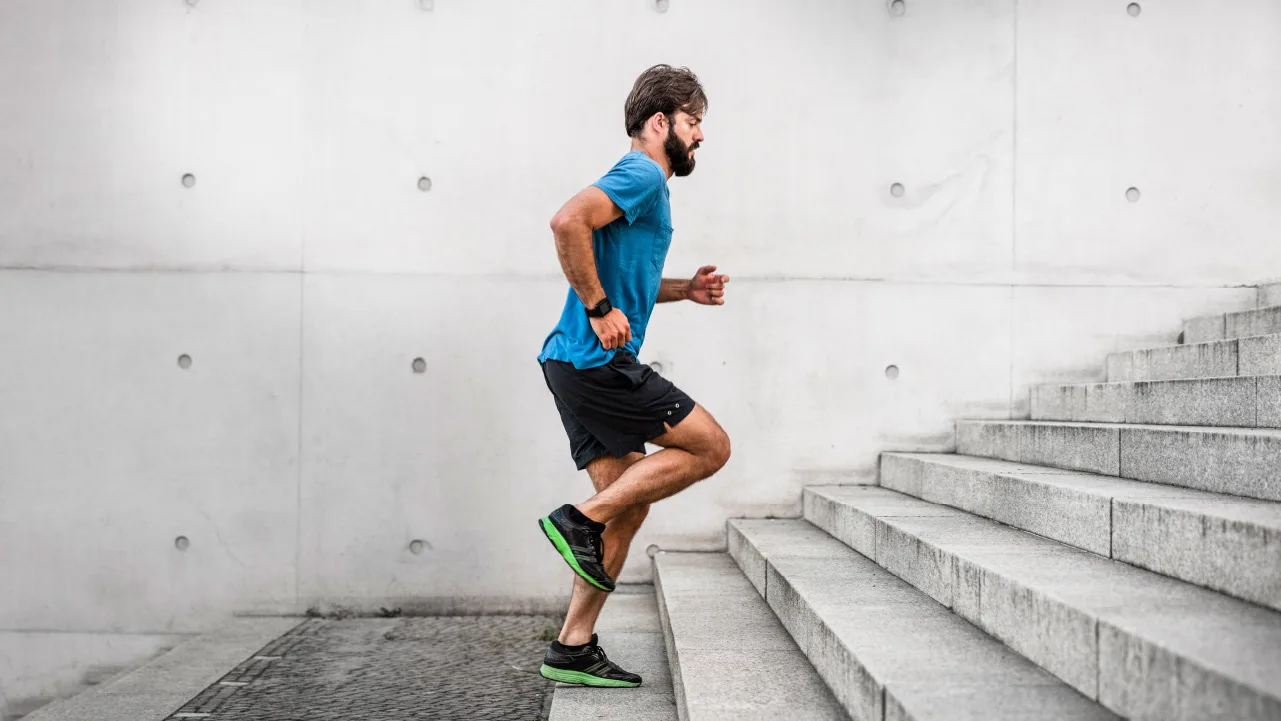 SOC_3 ways your debt could leads to bad credit FAST_V1-R3_1280x720_03.jpg