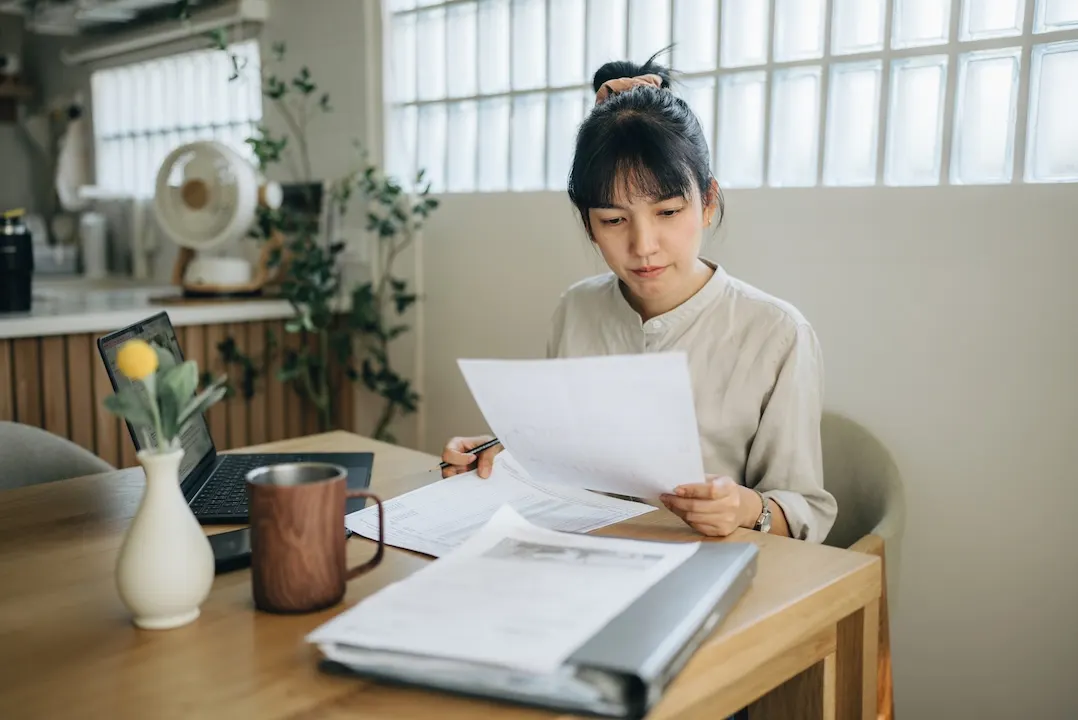 Woman reviews HELOC paperwork.