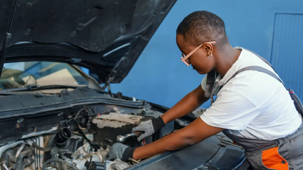 SOC_Consumers are struggling with car payments_V1-R1_1280x720_05 (1).jpg