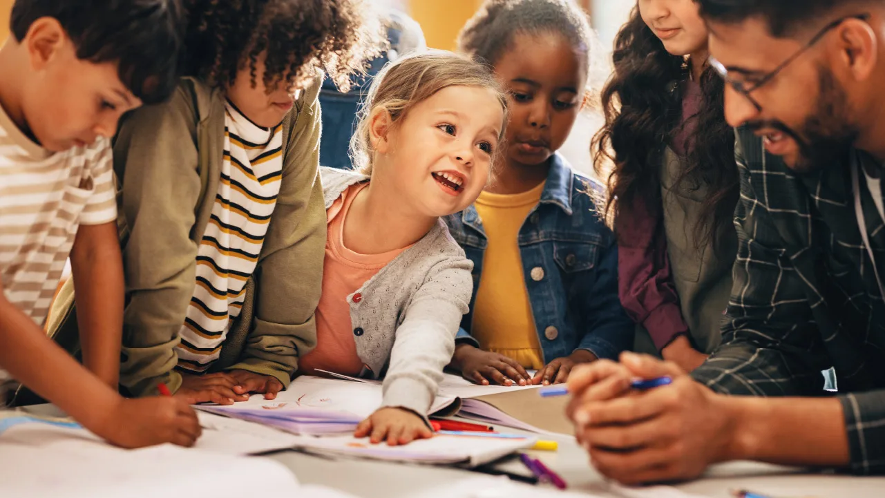 SOC_5 ways to save on back-to-school shopping_V2-R2_1280x720_01.jpg