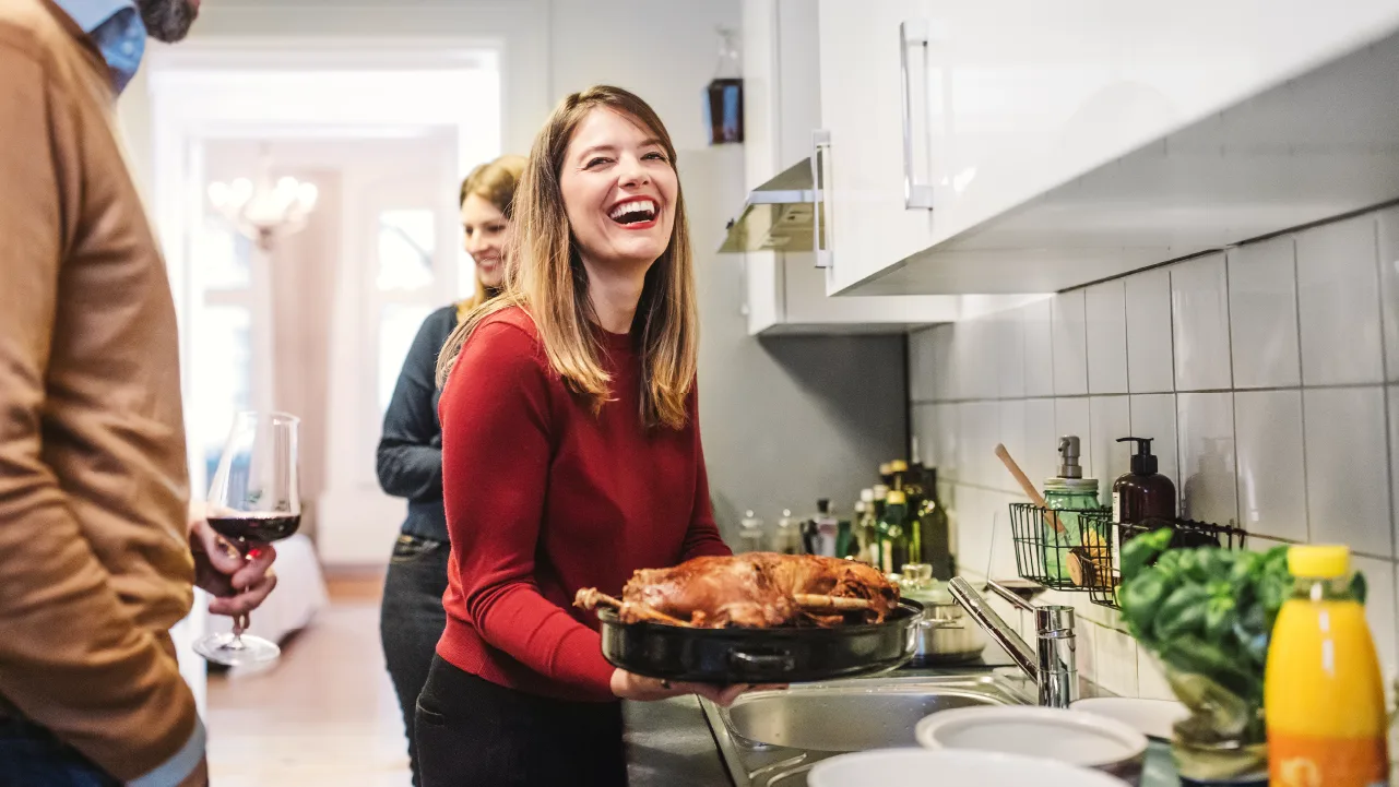 SOC_DIY gift ideas for the holidays_V1-R1_1280x720_04.png