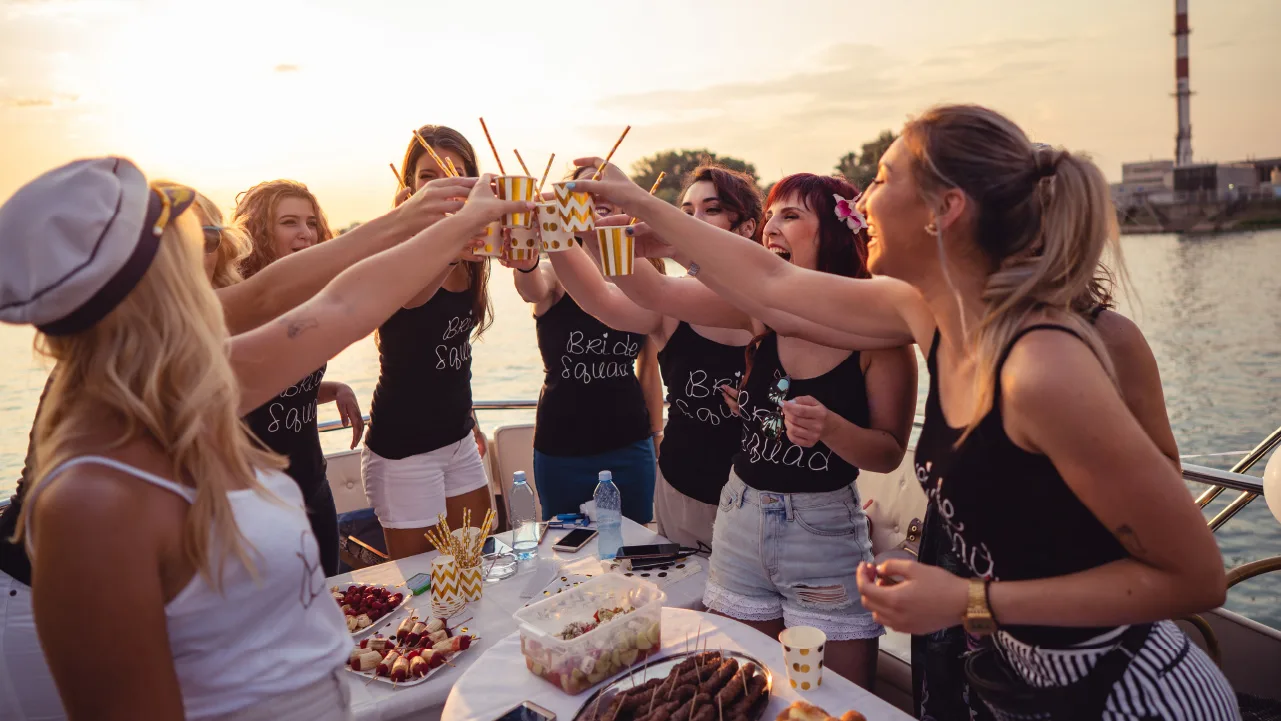 SOC_5 Ways to budget for a wedding as a guest_V4-R1_1280x720_01.jpg